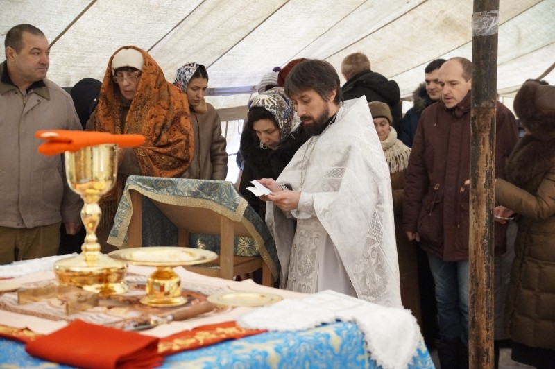 В Азове совершена первая Божественная литургия на месте будущего храма в честь святого благоверного князя Александра Невского