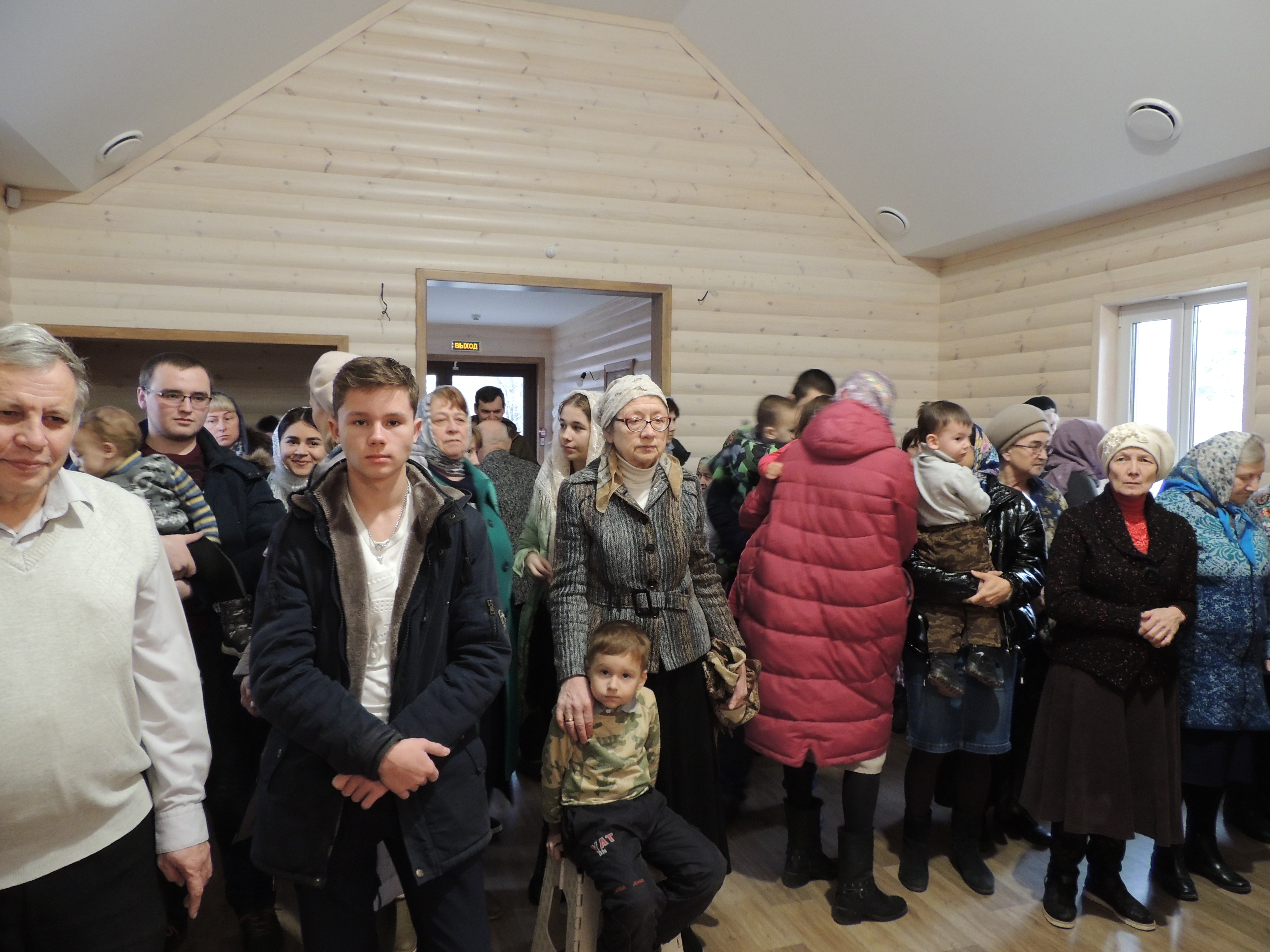 В новом здании временного храма св. блг. кн. Александра Невского г. Азова совершена первая Божественная литургия